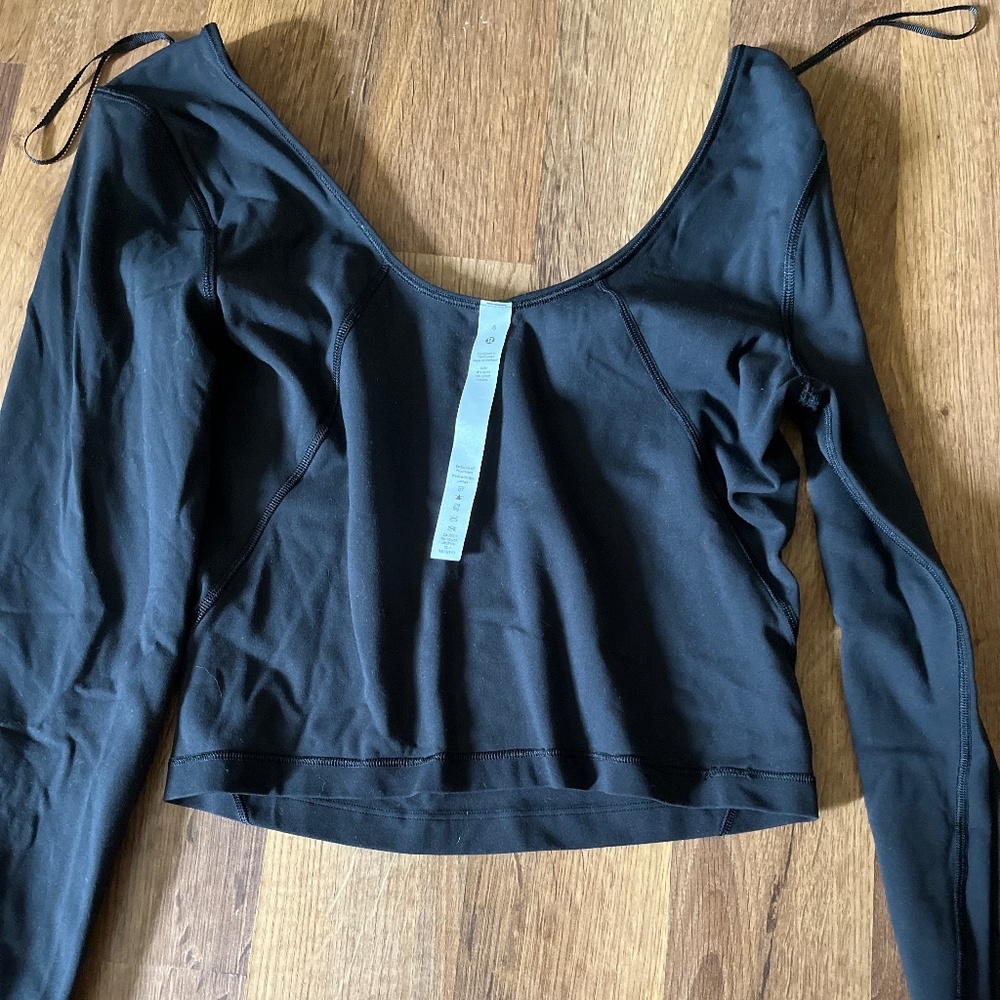 Long sleeve crop